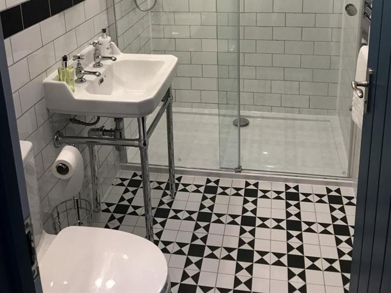 No.16 Hotel Seaham Luaran gambar Bathroom with shower enclosure