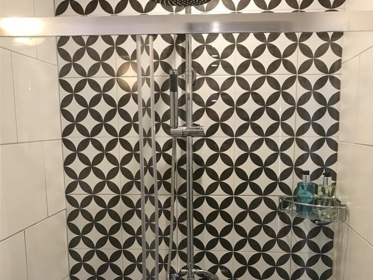 No.16 Hotel Seaham Luaran gambar A shower